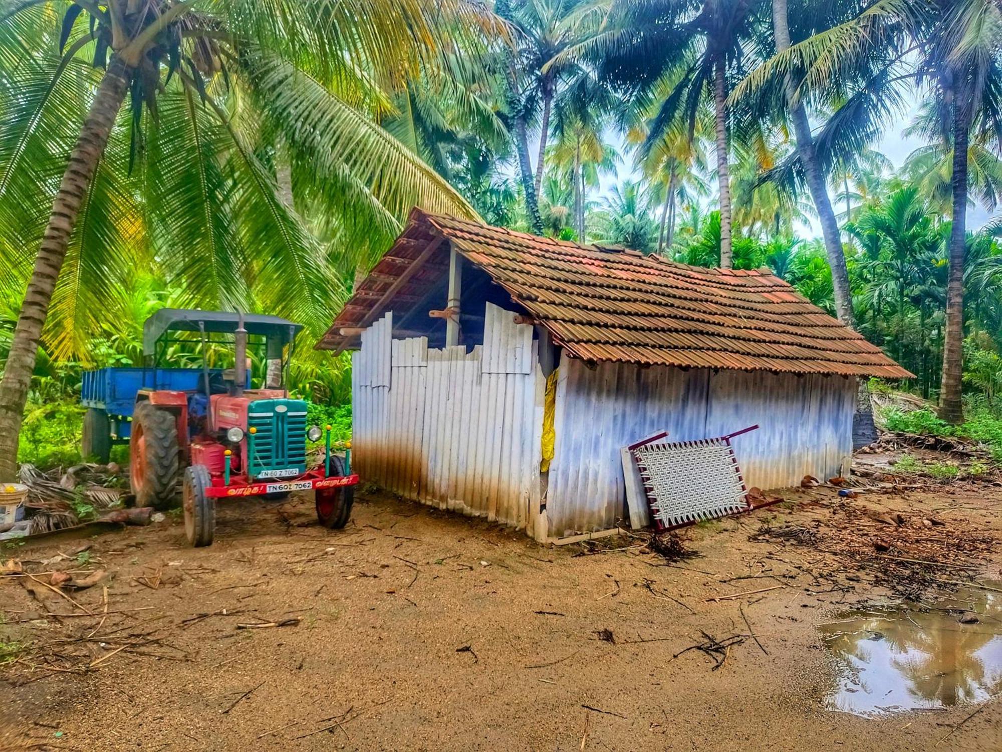 Shivalaya Farmstay Located Amdist Coconut Farm With River Access Near Isha,Adiyogi,Siruvani Alāndurai Exterior photo
